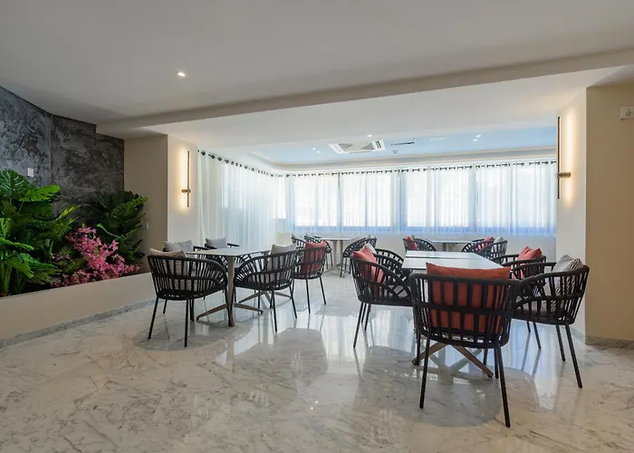 Szálloda Xemxija Bay