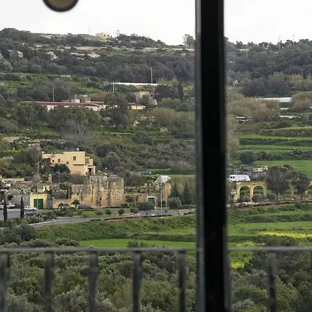 Xemxija Bay מלון